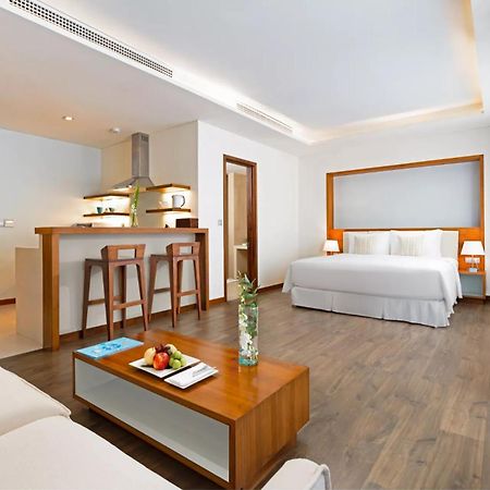 Stunning Apartments Across My Khe Beach ! Rooftop Pool & Gym Дананг Екстер'єр фото