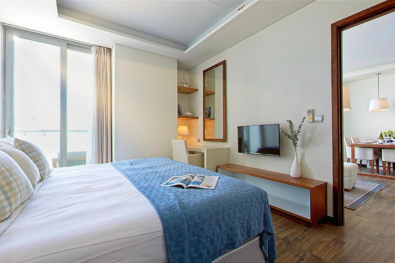 Stunning Apartments Across My Khe Beach ! Rooftop Pool & Gym Дананг Екстер'єр фото