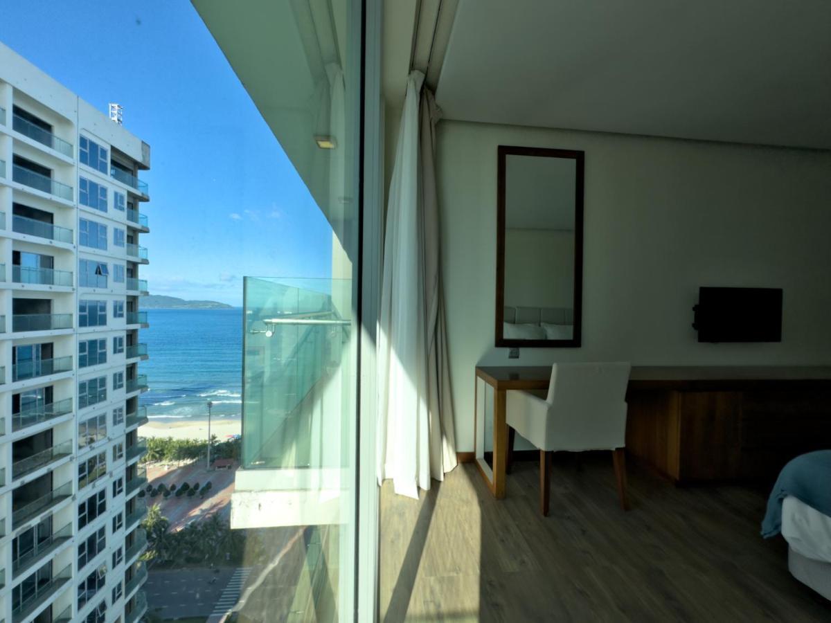 Stunning Apartments Across My Khe Beach ! Rooftop Pool & Gym Дананг Екстер'єр фото