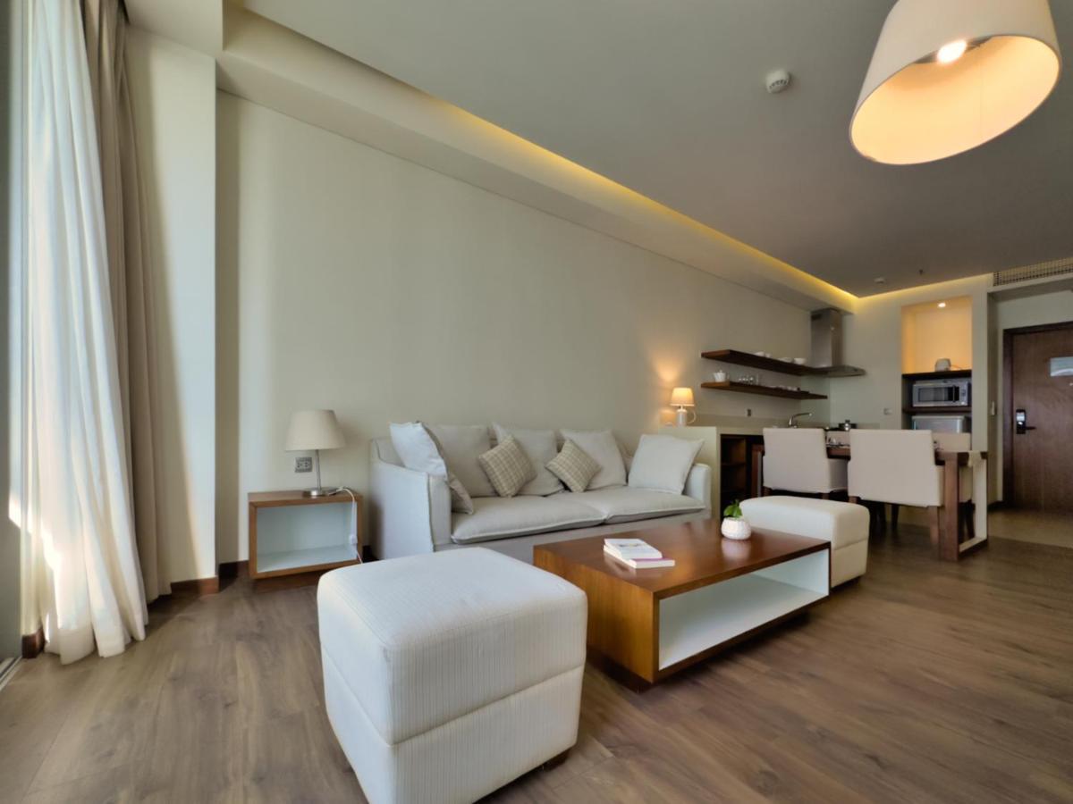 Stunning Apartments Across My Khe Beach ! Rooftop Pool & Gym Дананг Екстер'єр фото