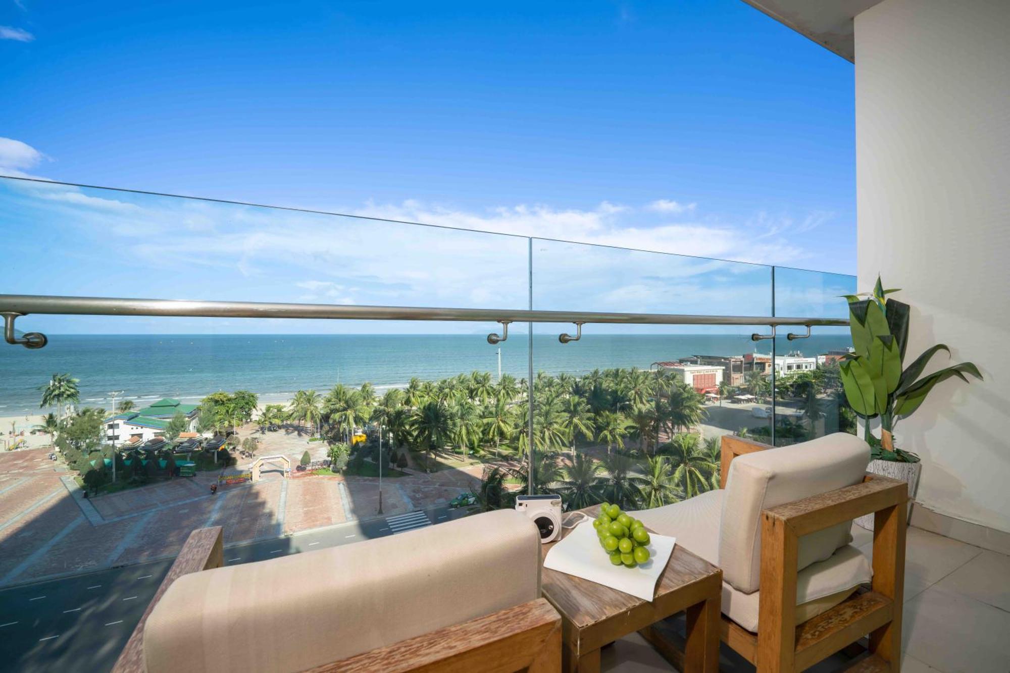 Stunning Apartments Across My Khe Beach ! Rooftop Pool & Gym Дананг Екстер'єр фото
